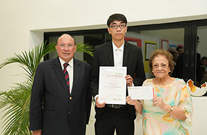 MPU student receives Best Student of Portuguese Award from Casa de Portugal em Macau